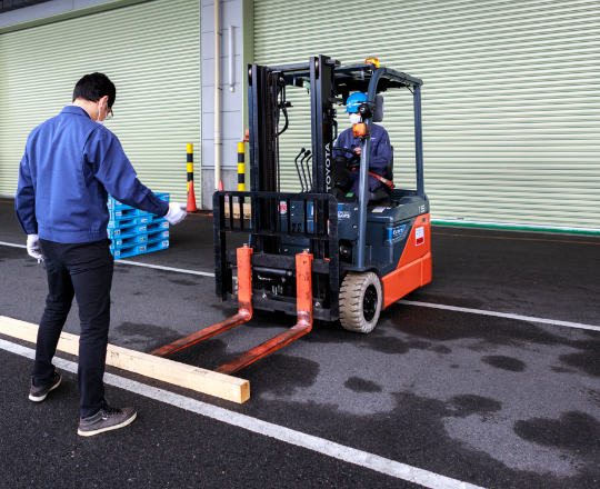 運輸の基本をしっかり学び、技能を習得できる会社です。
